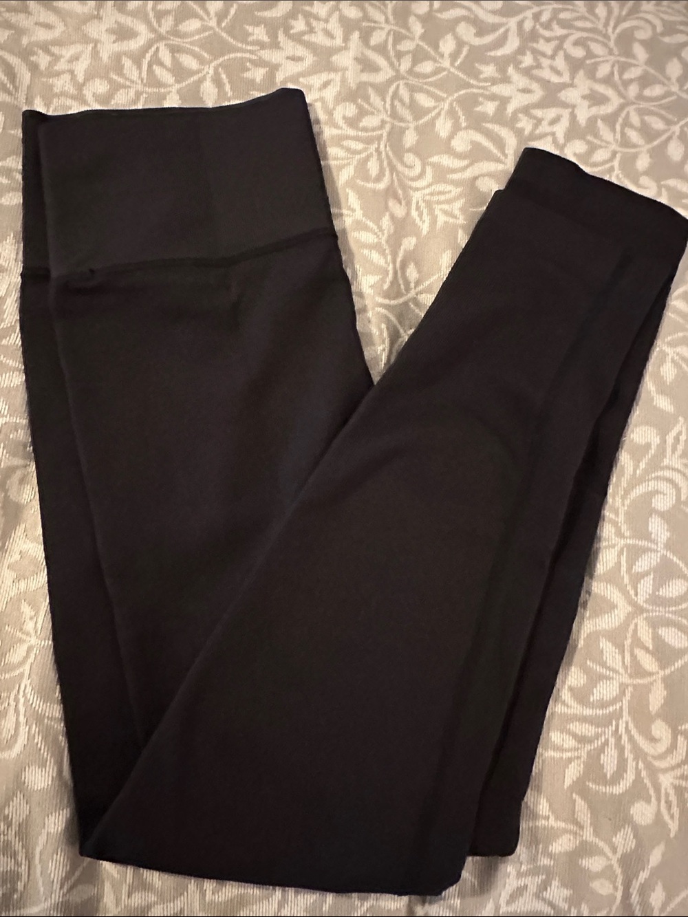 Women’s High-Waist Black Leggings — Sleek Everyday Comfort